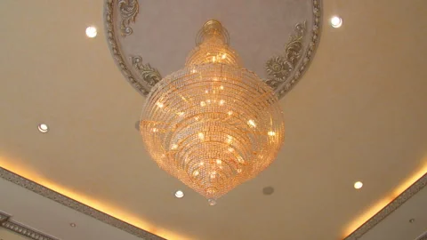 Elegant Wedding Venue Ceiling Decor with Sparkling Hanging Lights Видео 333379420