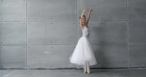 Elegant woman in a white tutu, dance ballet and perform choreographic elements Vídeos de archivo 271030057