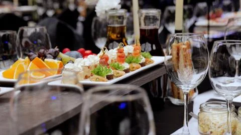 Elegantly arranged catering table featuring gourmet snacks, appetizers, wine Stockfoto's
