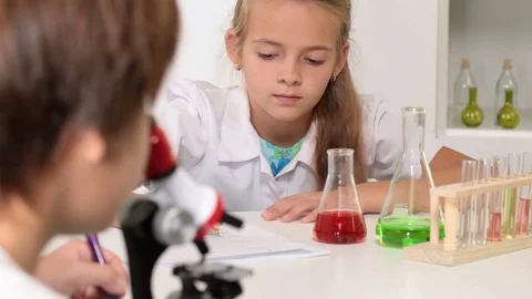 Elementary school chemistry class Video stock 69973089