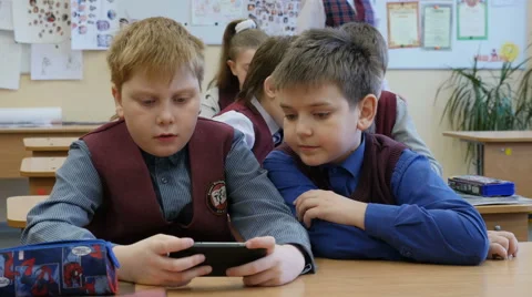 Elementary school children using a tablet, 4k shot Stock-Footage 62500523