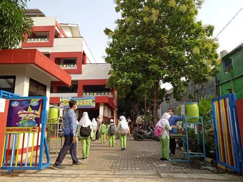 Elementary School, Queueing Student for Offline School or PTM Stock Photos
