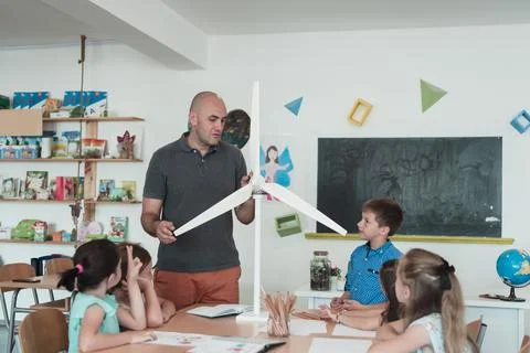 Elementary School Stem Robotics Classroom Diverse Group of Children Building and Fotos de archivo