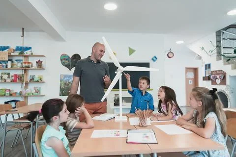 Elementary School Stem Robotics Classroom Diverse Group of Children Building and Fotos de archivo