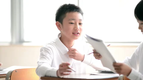 Elementary school students showing notes... | Stock Video | Pond5