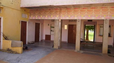 Elements of architectural decorations of buildings, columns, pommel and patte Foto stock