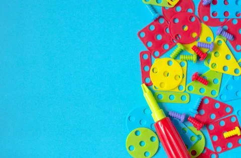 Elements of children's multicolored constructor on a blue background Foto stock