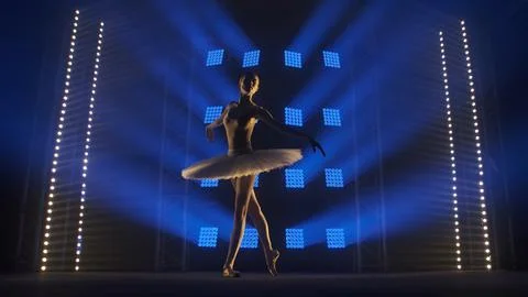 Elements of classical ballet choreography on the background of smoke and Foto stock