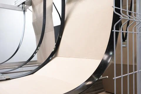 Elements of corton boxes are collected in stack. Conveyor line for the produc Foto stock