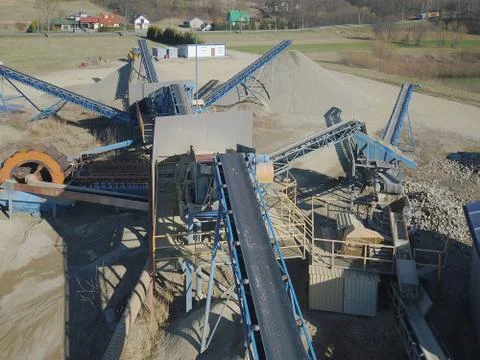 Elements of equipment for the extraction and sorting of rubble. Production of Foto stock