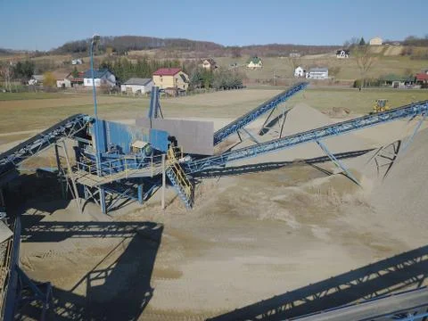 Elements of equipment for the extraction and sorting of rubble. Production of Foto stock