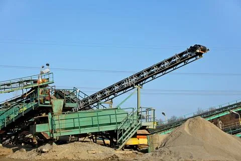 Elements of equipment for the extraction and sorting of rubble. Production .. Foto stock