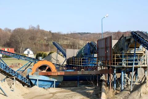Elements of equipment for the extraction and sorting of rubble. Production .. Foto stock