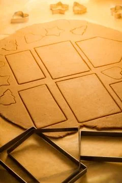 Elements of gingerbread cottage ready to bake Foto stock