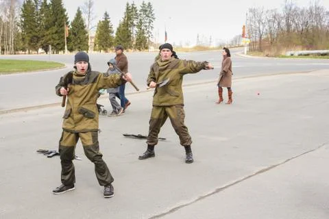 Elements of hand-to-hand combat with the shoulder blades. Photos