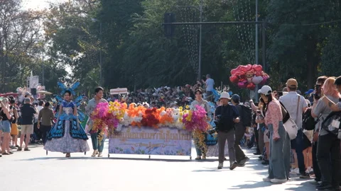 Elephant statues at Chiang Man temple grounds Stockbeeldmateriaal 344247369