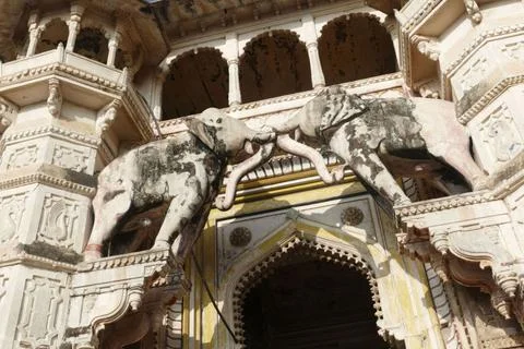 Elephants link their trunks over the Hathi  Pol Gate Stock Photos