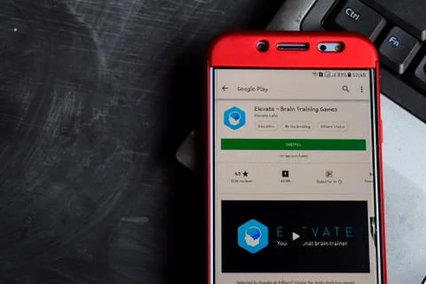 Elevate - Brain Training Games dev app on Smartphone screen Stock-Fotos
