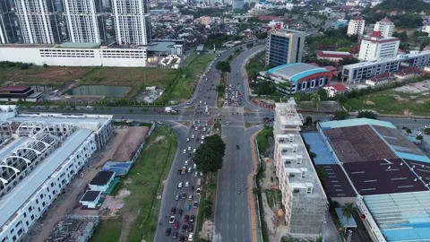 Elevated City View Reveals Dynamic Urban Flow and Modern Architectural Forms. 動画素材 320108067