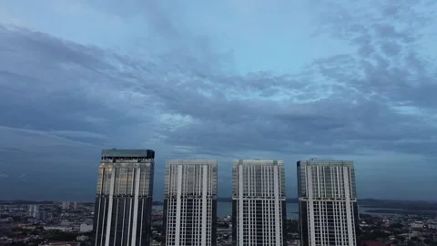 Elevated panorama showcasing towering modern architecture Vidéo 325200937
