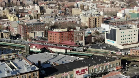 Elevated Subway Station Above a Bronx Shopping Street Vídeo Stock 99364183