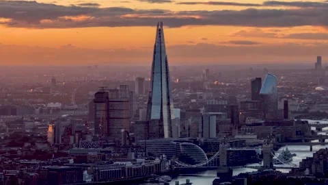 Elevated sunset to night time lapse view of the London skyline Vídeo Stock 261401377