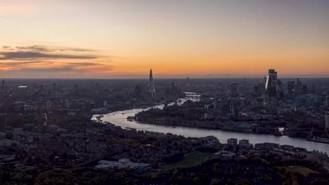 Elevated sunset to night time lapse view of the urban skyline of London Video stock 267677422