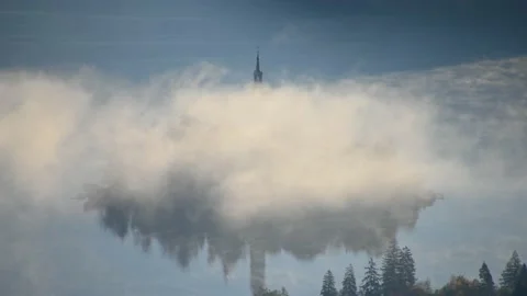 Elevated time lapse of fog moving around small island Video stock 171109304