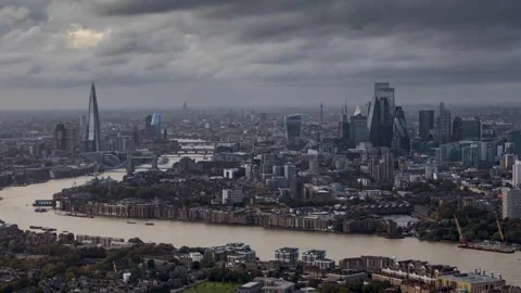 Elevated time lapse view of the London skyline during a grey autumn day Video stock 262068997