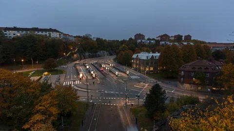Elevated timelapse view of traffic intersection in Gothenburg, Sweden. 4K, 25p. Vídeos de archivo 81588258