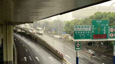 Elevated traffic flow in city on rainy day Stock Footage 182814320