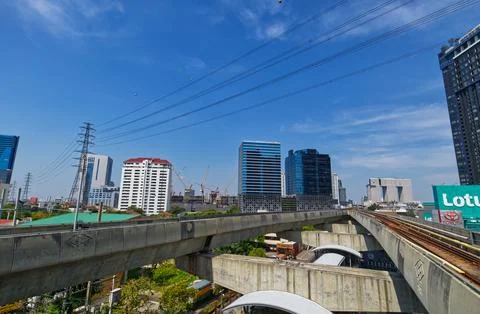 The elevated train at BTS Ha Yaek Lat Phrao Station, Phahonyothin Road 库存照片