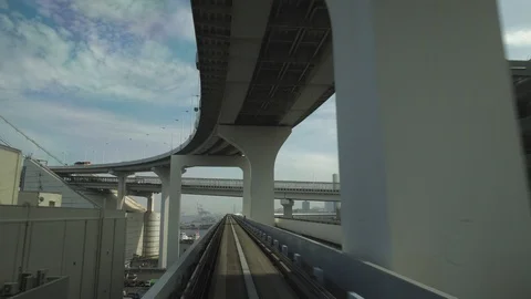 Elevated train line, Tokyo, Minato, Odaiba. The rainbow bridge. Urban landscape. Vídeo Stock 92005336