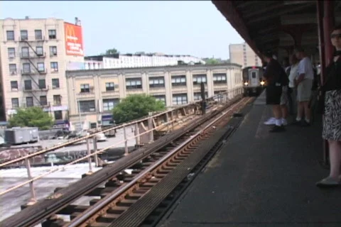 ELEVATED TRAIN PULLS INTO STATION Video stock 154321