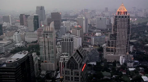 Elevated View of the CBD with Buildings of Silom District at Night Fall. 스톡 동영상 38608039