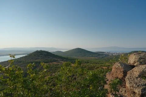 Elevated view of a coastal landscape featuring green islands and blue water Stock Photos
