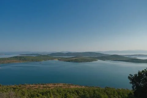 Elevated view of a coastal landscape featuring green islands and blue water Stock Photos