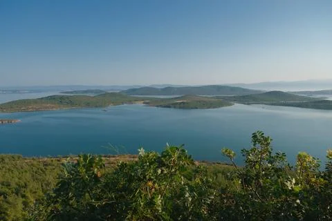 Elevated view of a coastal landscape featuring green islands and blue water Stock Photos