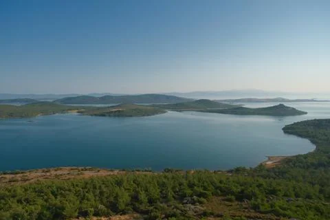 Elevated view of a coastal landscape featuring green islands and blue water Stock Photos