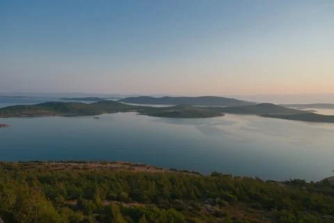 Elevated view of a coastal landscape featuring green islands and blue water Stock Photos