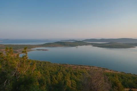Elevated view of a coastal landscape featuring green islands and blue water Stock Photos