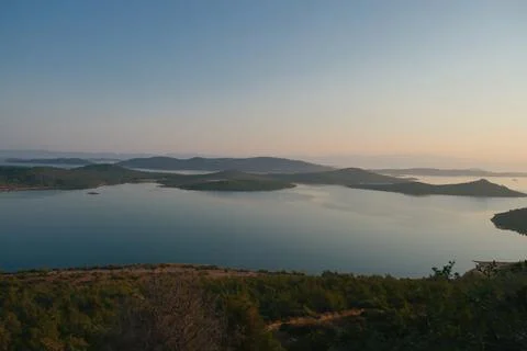 Elevated view of a coastal landscape featuring green islands and blue water Stock Photos