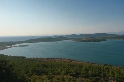 Elevated view of a coastal landscape featuring green islands and blue water Stock Photos