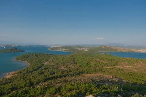 Elevated view of a coastal landscape featuring green islands and blue water Stock Photos