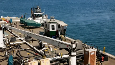 Elevated view of crew working on a barge boat and tug boat Vidéo 122009899