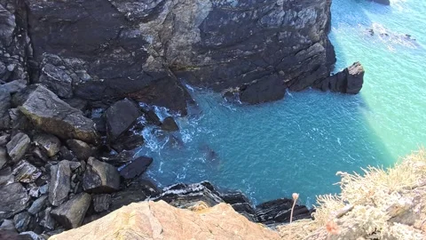 Elevated view looking over rocky North Wales cliff edge from eroded formation 動画素材 333223305