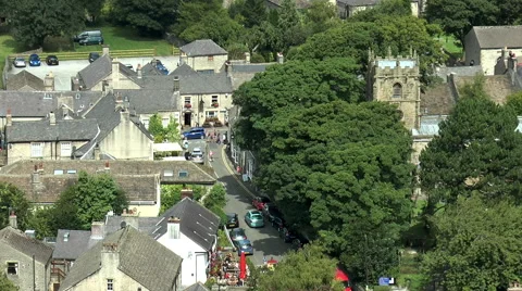 Elevated view of scenic Peak District village. Video stock 53414420