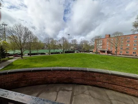 Elevated view of a University featuring expansive lawns, academic buildings Fotos de archivo
