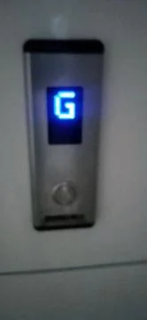 Elevator Button Display Showing Ground Floor Stockfoto's