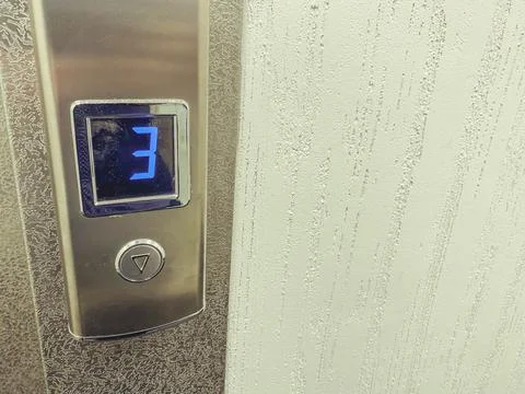 Elevator button in a multi-storey building. the elevator on the third floor g Foto stock